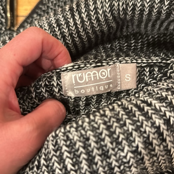 LF zipper detail cropped sweater- size S, never worn - Picture 6 of 6